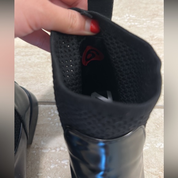 Black boots - Picture 3 of 6